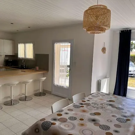 100 M De La 100 Du Bourg Des Moutiers En Retz بيت للعطل *