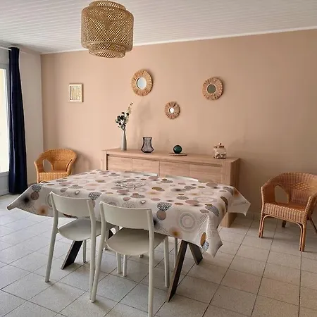 100 M De La 100 Du Bourg Des Moutiers En Retz *