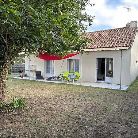 100 M De La 100 Du Bourg Des Moutiers En Retz *