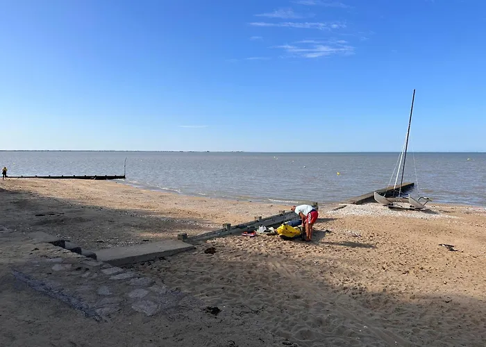 100 M De La 100 Du Bourg Des Moutiers En Retz * Les Moutiers